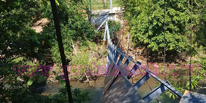 Jembatan Ambruk
