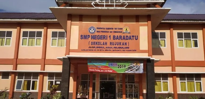 Seorang Guru SMPN Membantah Terlibat Asmara Dengan Mantan Siswinya