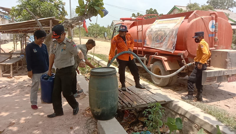Pemda Bersama Perusahaan Mesuji Sudah Salurkan 240 Ribu Liter Air Bersih  Untuk Warga
