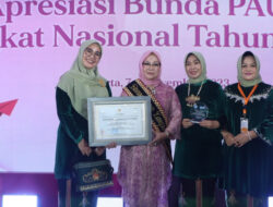 Bunda PAUD Lampura Terma Penghargaan Dari Iriana Jokowi