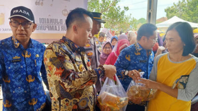 Ribuan Warga, Padati Operasi Pasar Murah di Lampura
