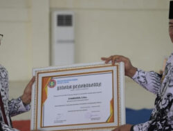 PGRI Lampung Beri Penghargaan Tiga Pejabat di Mesuji
