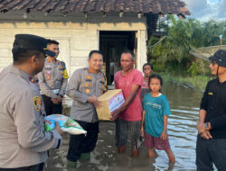 Polres Mesuji Beri Bantuan Korban Banjir di Dua Desa