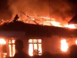 Api Luluhlantakan Satu Unit Rumah Permanen di Kotabumi