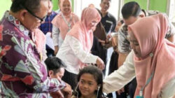 Kadisdik Lampung Kirim 60 Alat Bantu Dengar Untuk Siswa-siswi SLB Kota Gajah