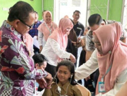 Kadisdik Lampung Kirim 60 Alat Bantu Dengar Untuk Siswa-siswi SLB Kota Gajah