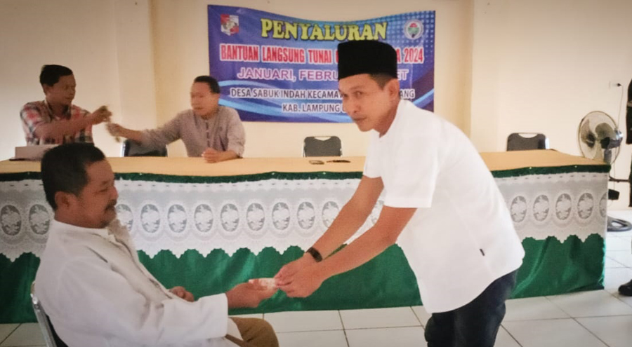 16 KK Kurang Mampu di Desa Sabuk Indah Terima BLT DD