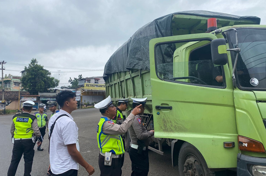 Sim B1 Palsu, Sopir Truk Asal Lambar  Diamankan Polisi