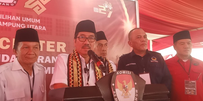 Usai Deklarasi, Pasangan Hamartoni-Romli Daftar ke KPU Lampura