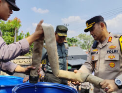 Peduli Warga Kekurangan Air, Polres & Kodim 0412 Lampura Bagikan Air Bersih