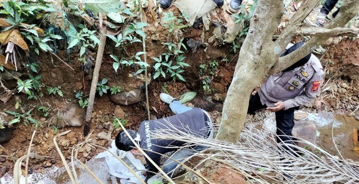 Diduga Dibuang, Polsek Tanjung Raja Evakuasi Penemuan Mayat Bayi di Sungai
