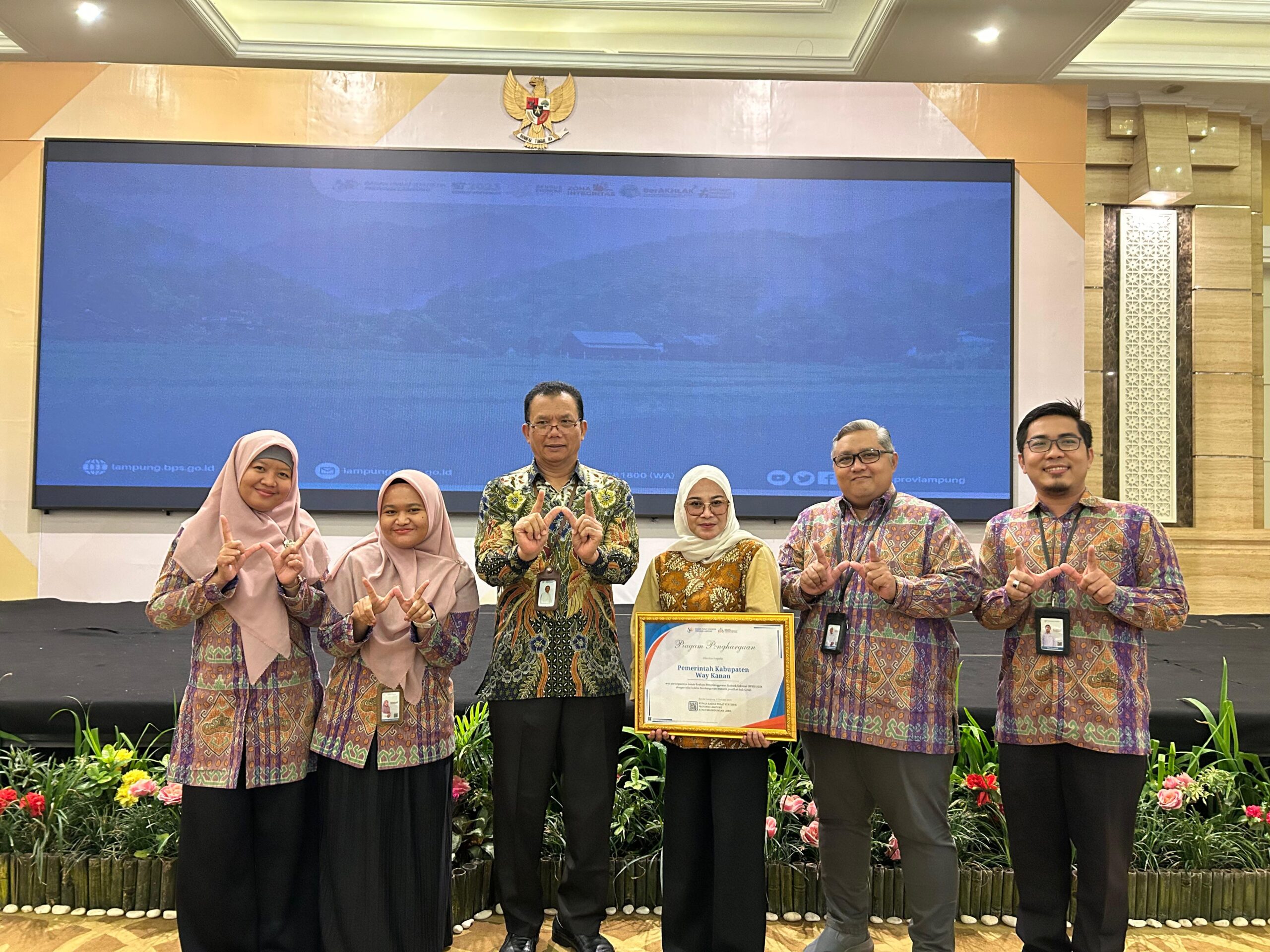 Pemkab Waykanan Terima Penghargaan EPSS Predikat Baik