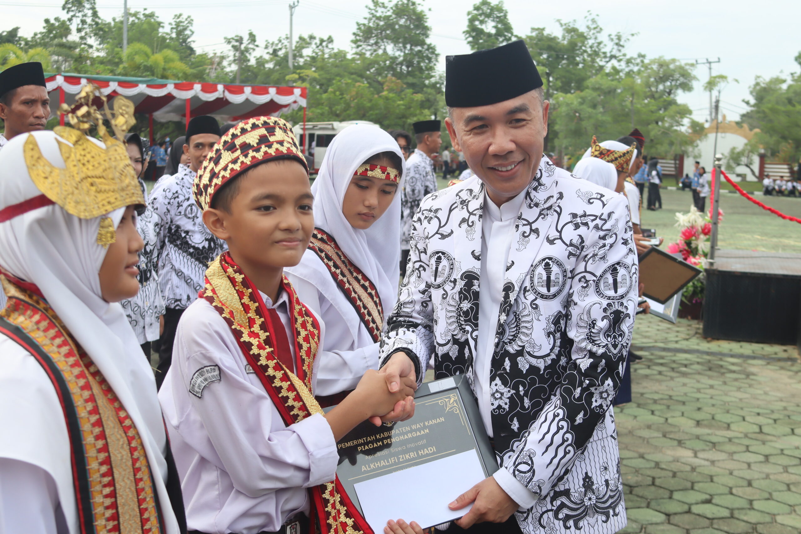 Peringatan Hari Guru Nasional & HUT PGRI, Bupati Waykanan Beri Apresiasi Dalam