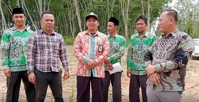 Ketua PWI Waykanan, Hibahkan Tanah Untuk Pembangunan KUA Way Tuba