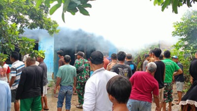 Api Meluluhlantakan Sebuah Rumah di Pasar Banjit