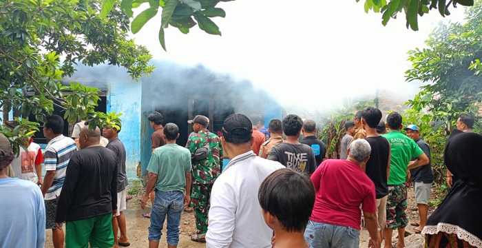 Api Meluluhlantakan Sebuah Rumah di Pasar Banjit