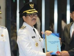 Usai Dilantik, Bupati-Wabup Lampura Lakukan Serah Terima Dengan Pj. Bupati
