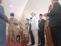Perpisahan, Raden Adipati Surya Berkali Menyeka Air Mata