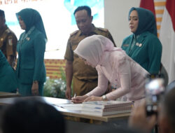 Ketua TP PKK Kabupaten Way Kanan Lakukan Serah Terima