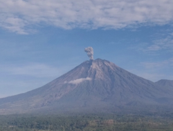 Semeru Alami di Lumajang Alami Erupsi 5 Kali, Status Waspada