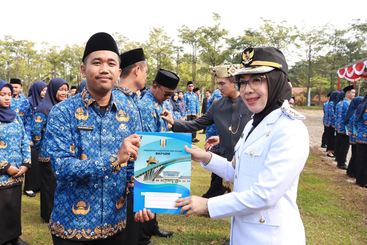 Pemkab Way Kanan Serahkan SK CPNS dan Bantuan Alsintan ke Petani