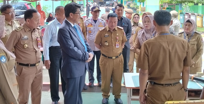 Bupati Lampura Tinjau Pelaksanaan SPMB, Tegaskan Tak Ada Titipan dan Pungli