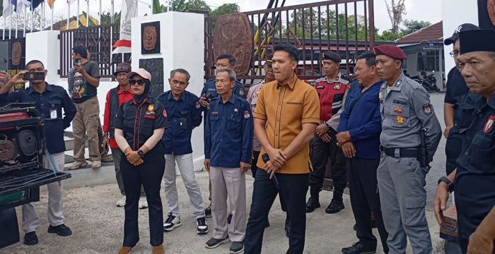 GASAK Geruduk Kejari dan KPU Lampura: "Copot Komisioner KPU!"