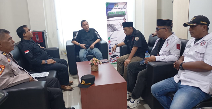 GASAK Geruduk Kejari dan KPU Lampura: "Copot Komisioner KPU!"