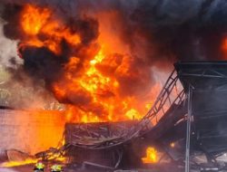 Gudang Solar di Teluk Pandan Meledak, Petugas Masih Berjuang Padamkan Api