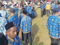 Memalukan! Guru di Banjit Duduk & Asyik Ngobrol Saat Upacara Sakral HUT RI ke-80