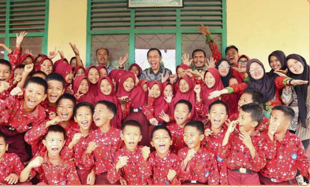 Janji Perbaiki Fasilitas Pendidikan, Wabup Lampura Kunjungi SDN Sinar Ogan