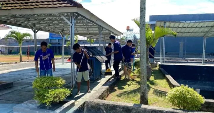 Warga Binaan Lapas Way Kanan Gotong Royong Bersih-Bersih Blok Hunian