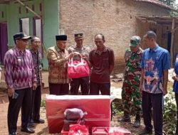 Bupati Lampura Bantu Korban Kebakaran di Wonomerto