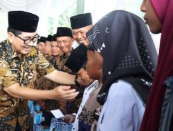 Santuni Warga Isorejo, Bupati Lampura Tegaskan Pengajian Kliwonan Jaga Harmoni Sosial