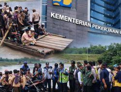 Setelah Viral Pelajar Seberangi Sungai Pakai Getek, Kementerian PU Pastikan Bangun Jembatan di Way Bungur