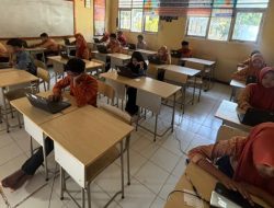TKA SMP di Waykanan, 48 Siswa SMPN 7 Banjit Ikuti Ujian Berbasis Online