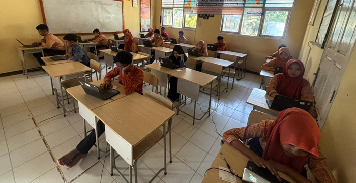 TKA SMP di Waykanan, 48 Siswa SMPN 7 Banjit Ikuti Ujian Berbasis Online