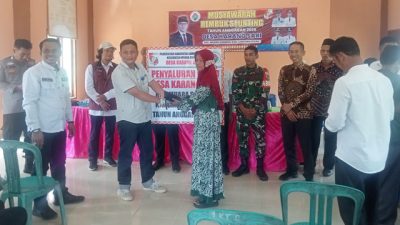 Pemdes Karang Sari Bangun Jalan dan Salurkan BLT