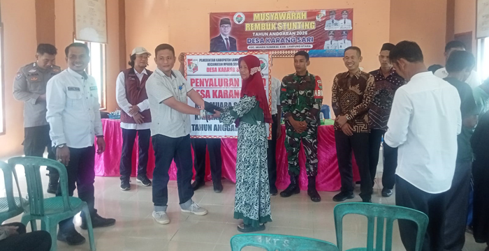 Pemdes Karang Sari Bangun Jalan dan Salurkan BLT