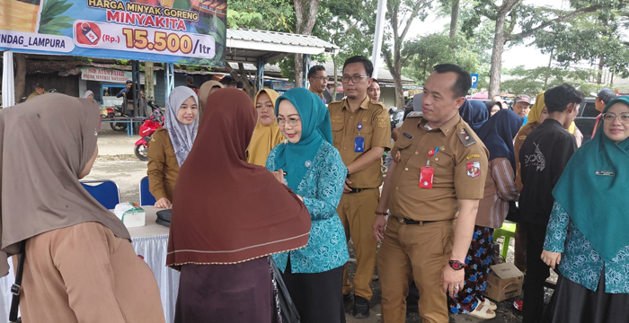 Pemkab Lampura Salurkan Minyakita Murah di Pasar Sentral