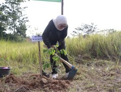 Bupati Way Kanan Pimpin Gerakan Bersih dan Tanam Pohon