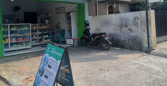 Peduli Dampak Abu Vulkanik, Apotek Rafa Bagikan Masker Gratis untuk Warga Lampura