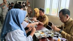 Siswa Ambil Makan Sendiri, MBG Prasmanan Diuji Coba di Lampura