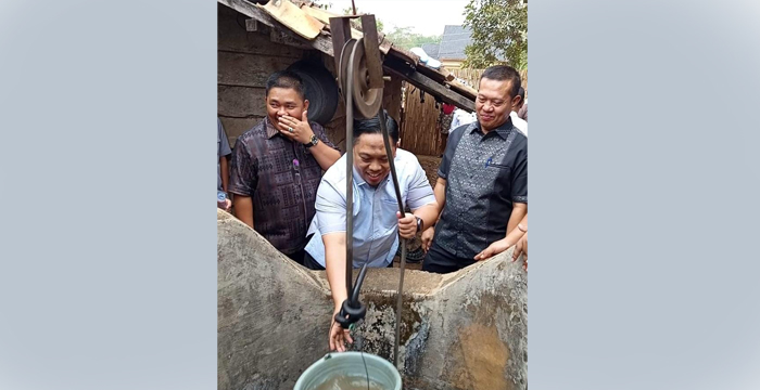 Diduga Tercemar Limbah SPPG, Air Sumur Warga Berbau dan Berminyak